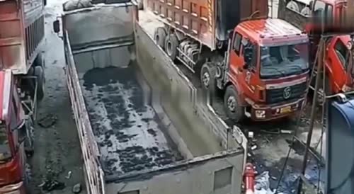 Man dies trying to stop trump truck(repost)