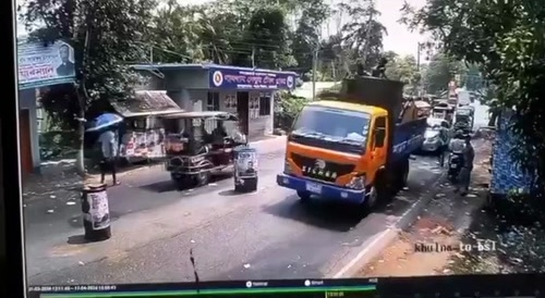 Truck runs over vehicles at high speed and killed upto 15 people [+aftermath] :marseytruck: