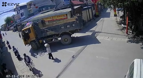 2 wheelers, cyclists and pedestrians will never ever learn.