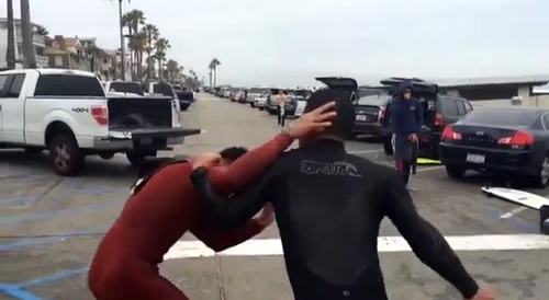 Asian surfers fighting